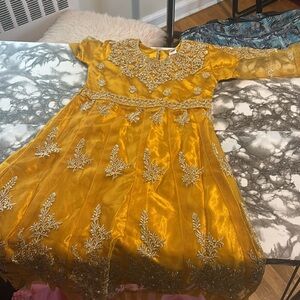 Gorgeous brand new girls Pakistani dress